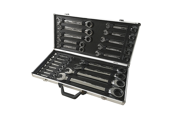 SET DE 22 CHEI COMBINATE CU CLICHET JBM